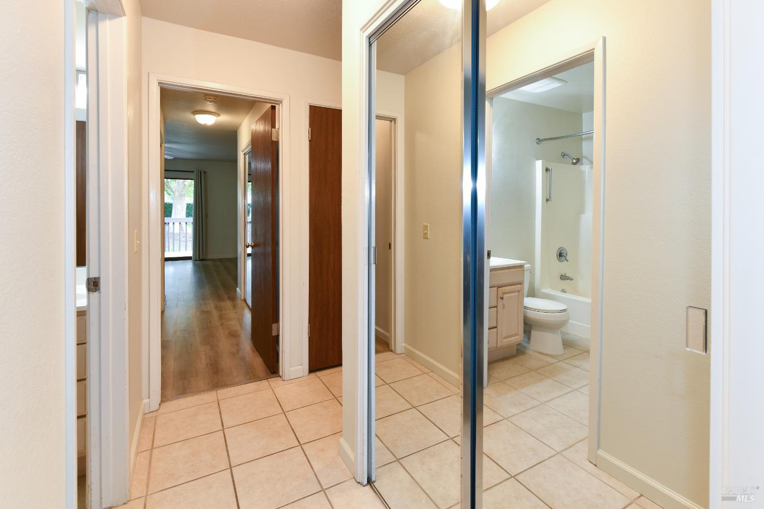 Detail Gallery Image 11 of 28 For 143 Vineyard Cir, Yountville,  CA 94559 - 2 Beds | 2 Baths