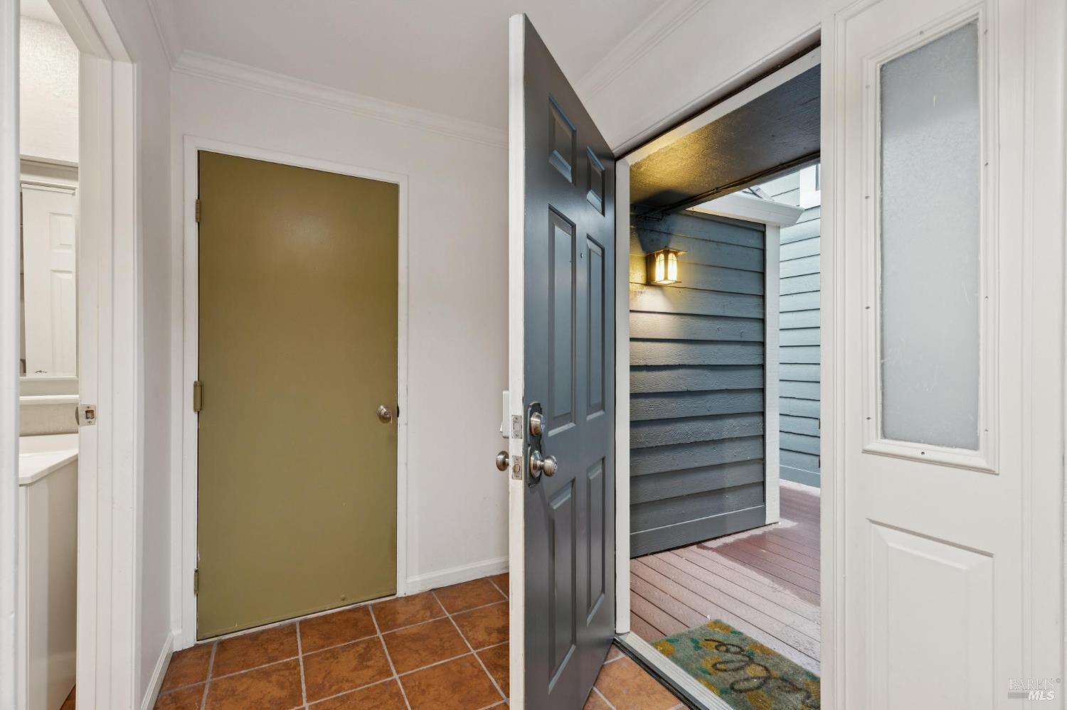 Detail Gallery Image 3 of 33 For 602 Marylyn Cir, Petaluma,  CA 94954 - 3 Beds | 2/1 Baths