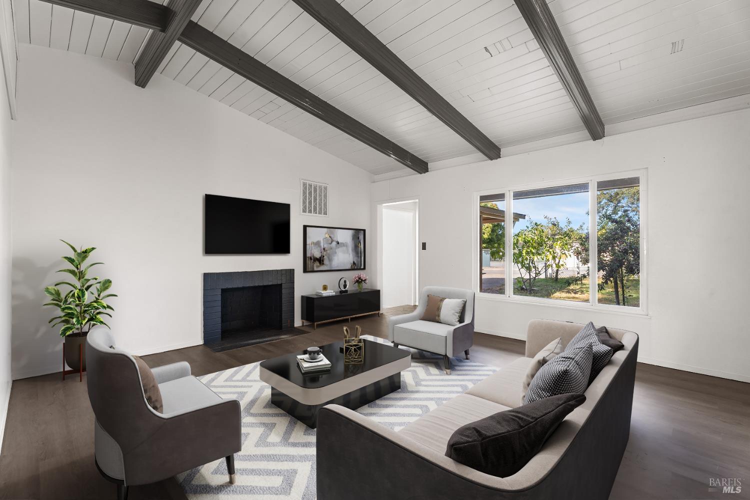 Detail Gallery Image 2 of 19 For 77 Hazel St, Willits,  CA 95490 - 4 Beds | 1/1 Baths