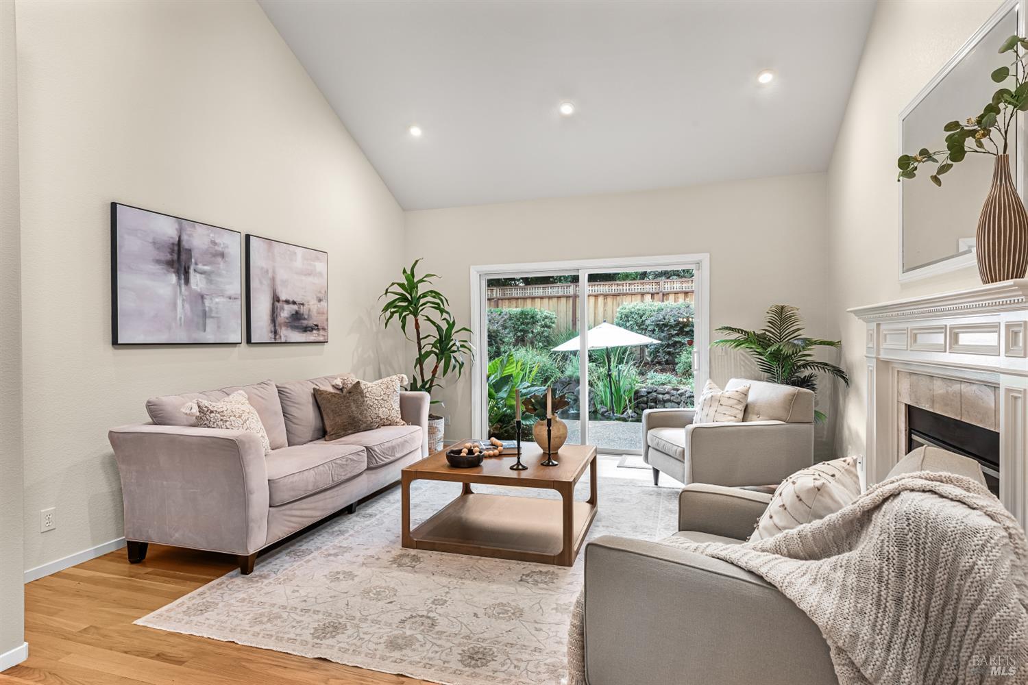 Detail Gallery Image 5 of 36 For 906 Woodlake Dr, Santa Rosa,  CA 95405 - 3 Beds | 2/1 Baths