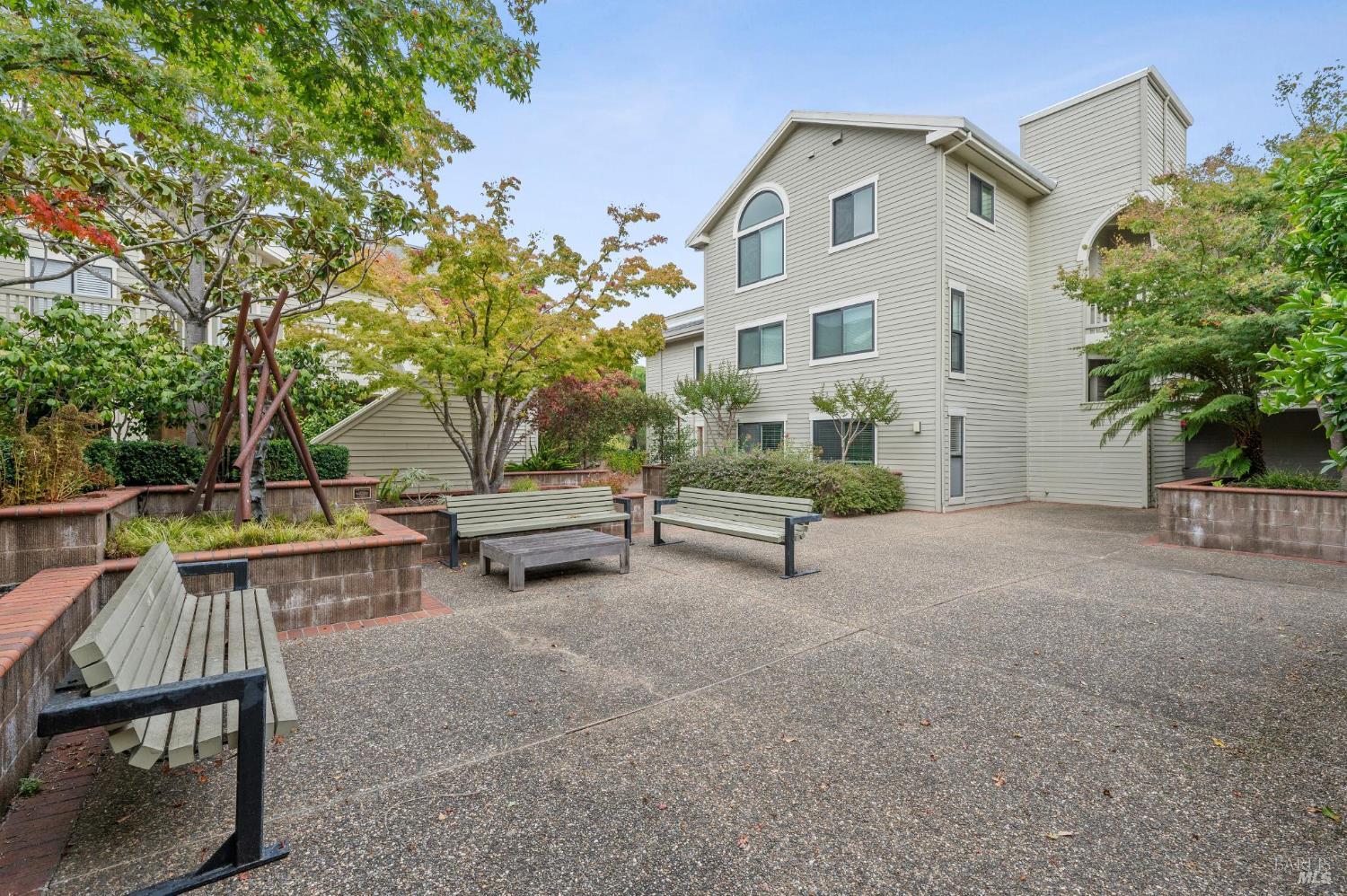 Detail Gallery Image 46 of 54 For 121 Eucalyptus Knoll St, Mill Valley,  CA 94941 - 2 Beds | 2 Baths