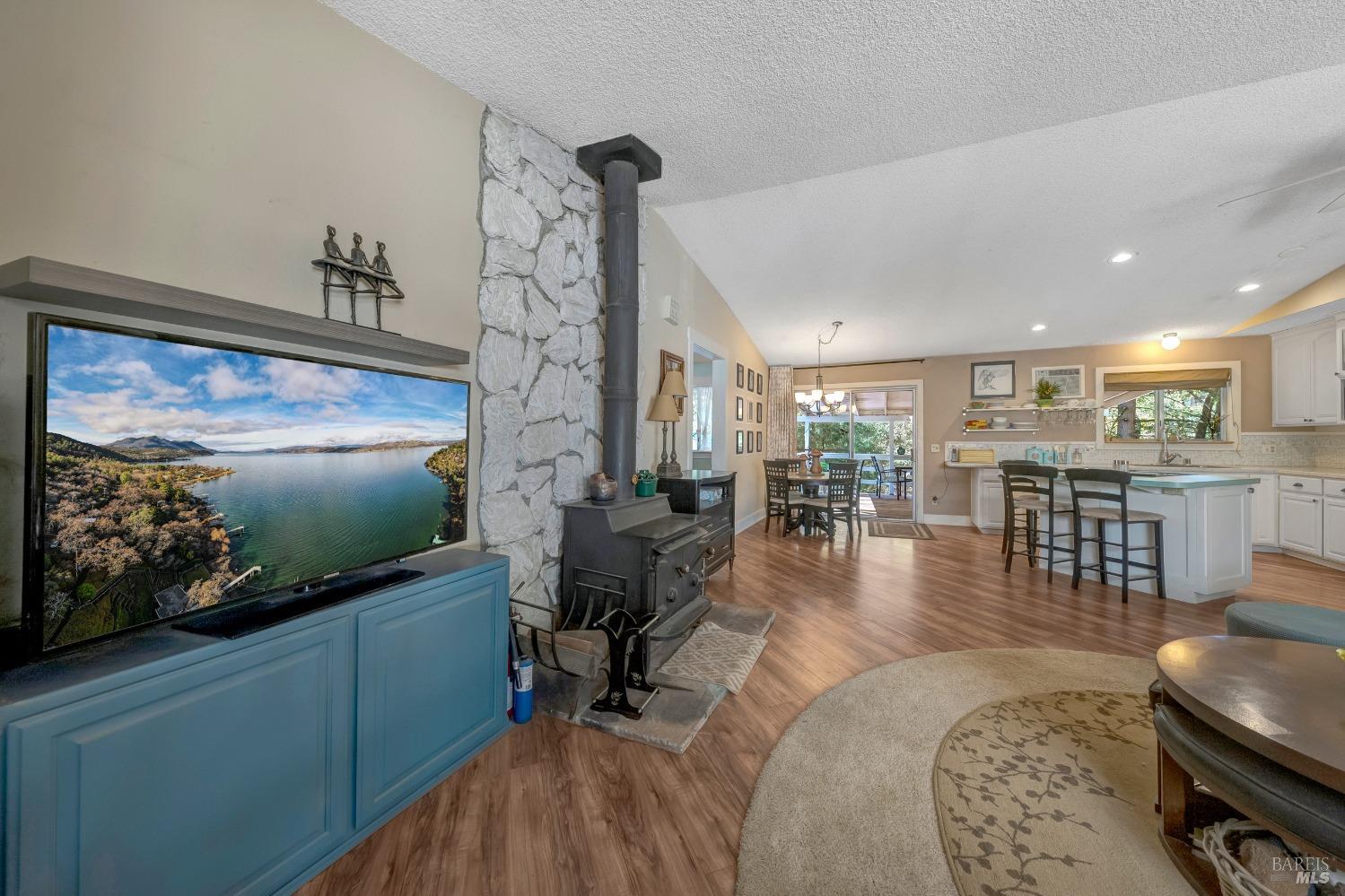 Detail Gallery Image 10 of 61 For 16675 Mountain View Dr, Cobb,  CA 95426 - 4 Beds | 3 Baths