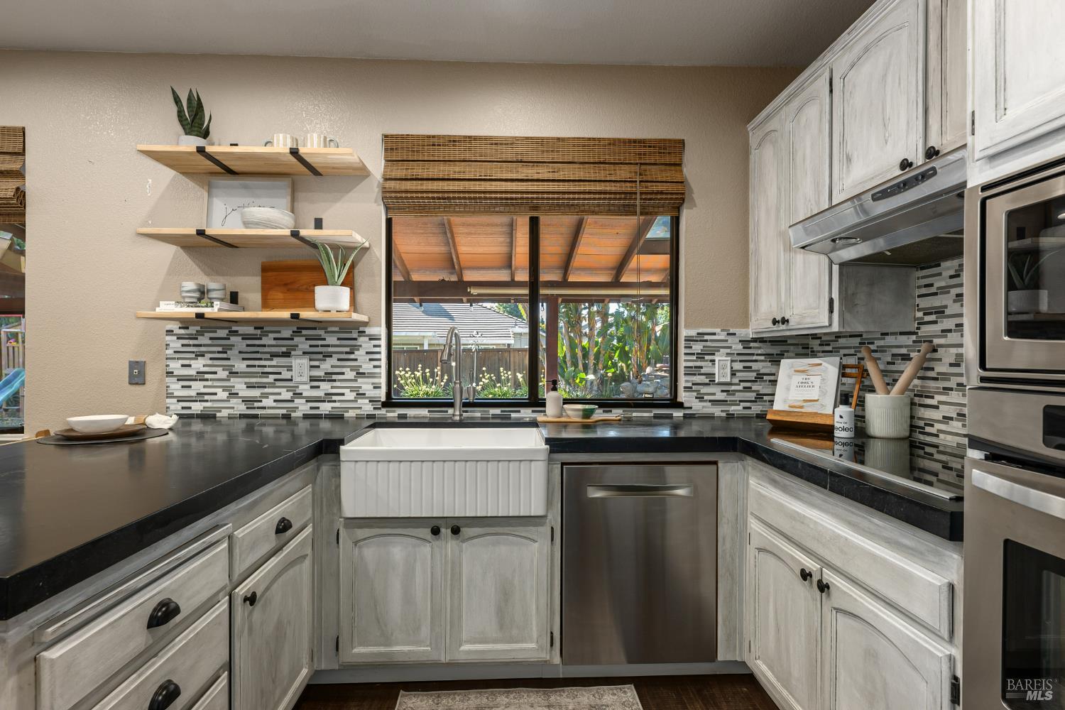 Detail Gallery Image 17 of 56 For 206 Willow Green Way, Vacaville,  CA 95687 - 5 Beds | 3 Baths