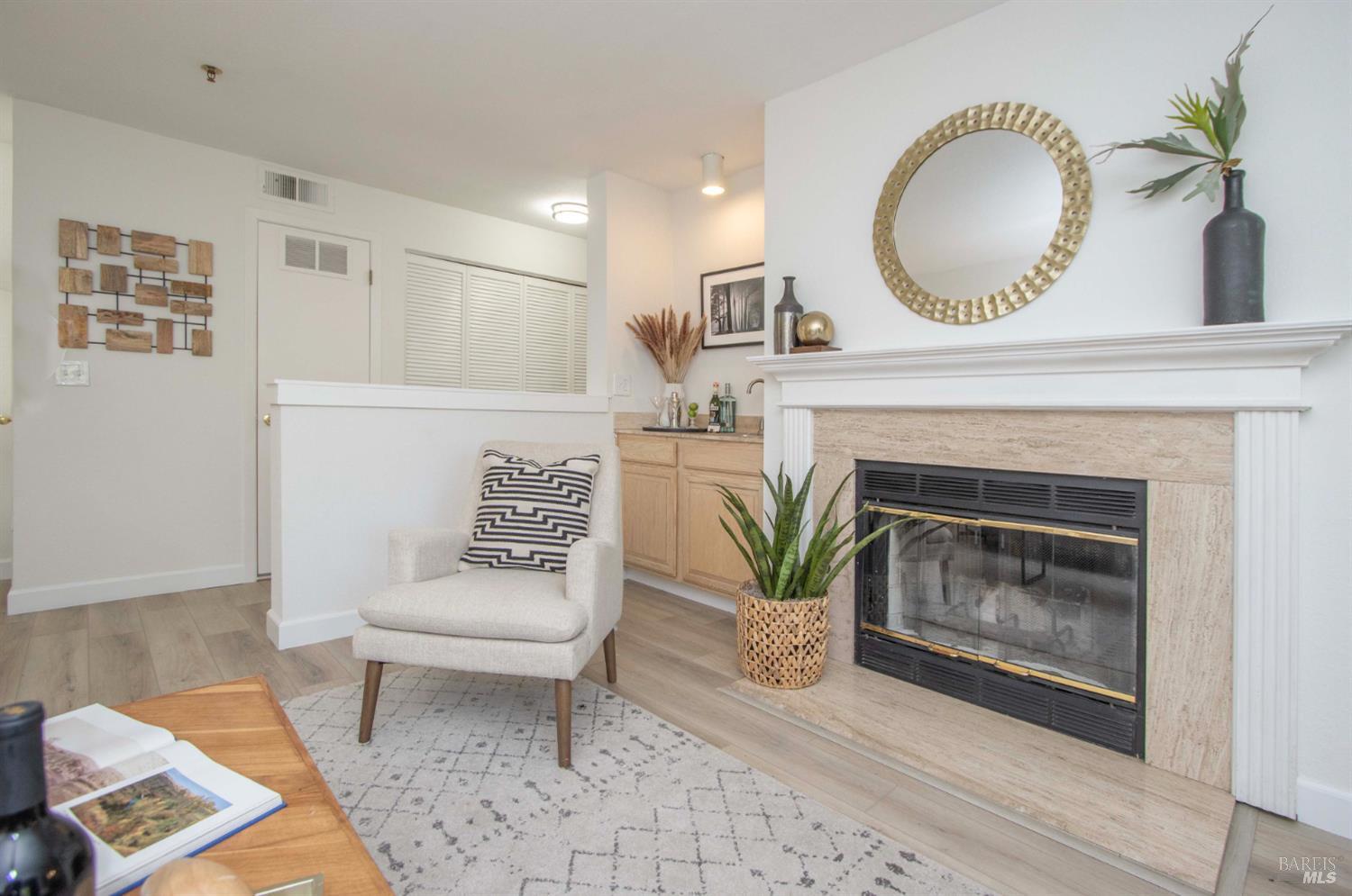 Detail Gallery Image 5 of 29 For 230 Pelican Ln, Novato,  CA 94949 - 3 Beds | 2/1 Baths