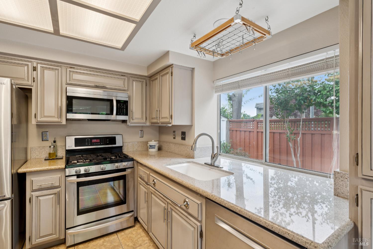 Detail Gallery Image 26 of 56 For 8501 Shadetree Dr, Windsor,  CA 95492 - 4 Beds | 3 Baths