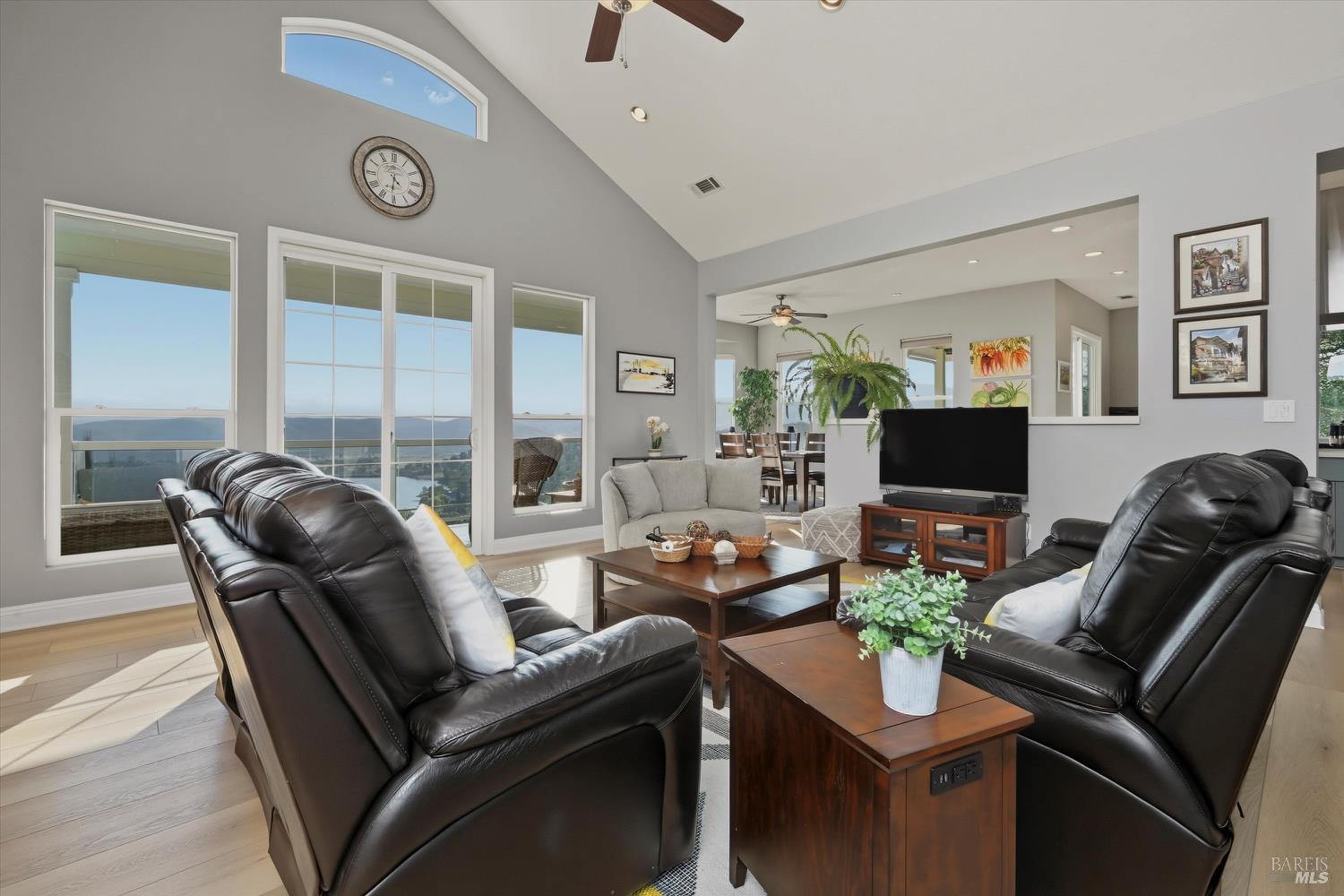 Detail Gallery Image 6 of 79 For 18530 Glenwood Rd, Hidden Valley Lake,  CA 95467 - 3 Beds | 3/1 Baths