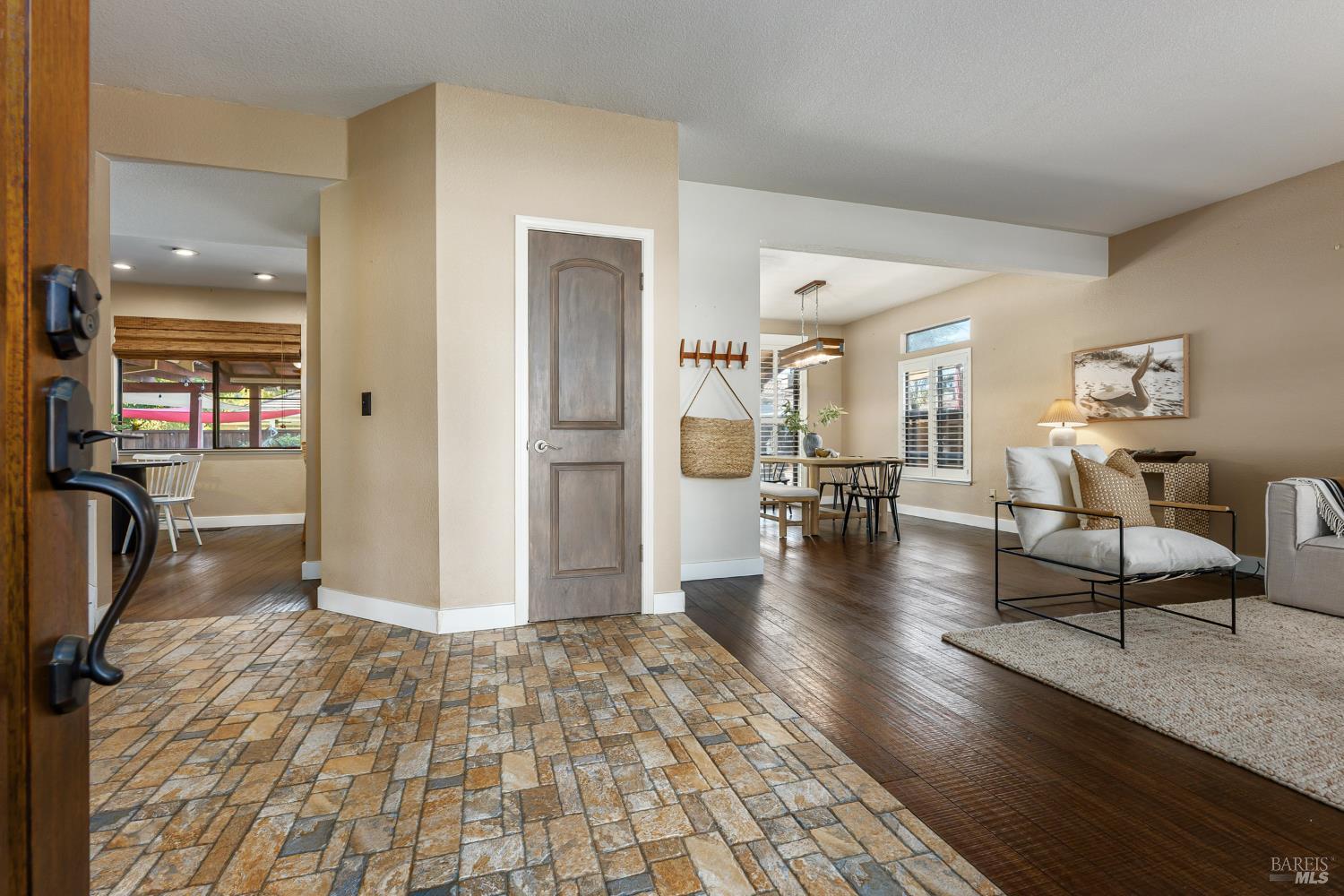 Detail Gallery Image 7 of 56 For 206 Willow Green Way, Vacaville,  CA 95687 - 5 Beds | 3 Baths