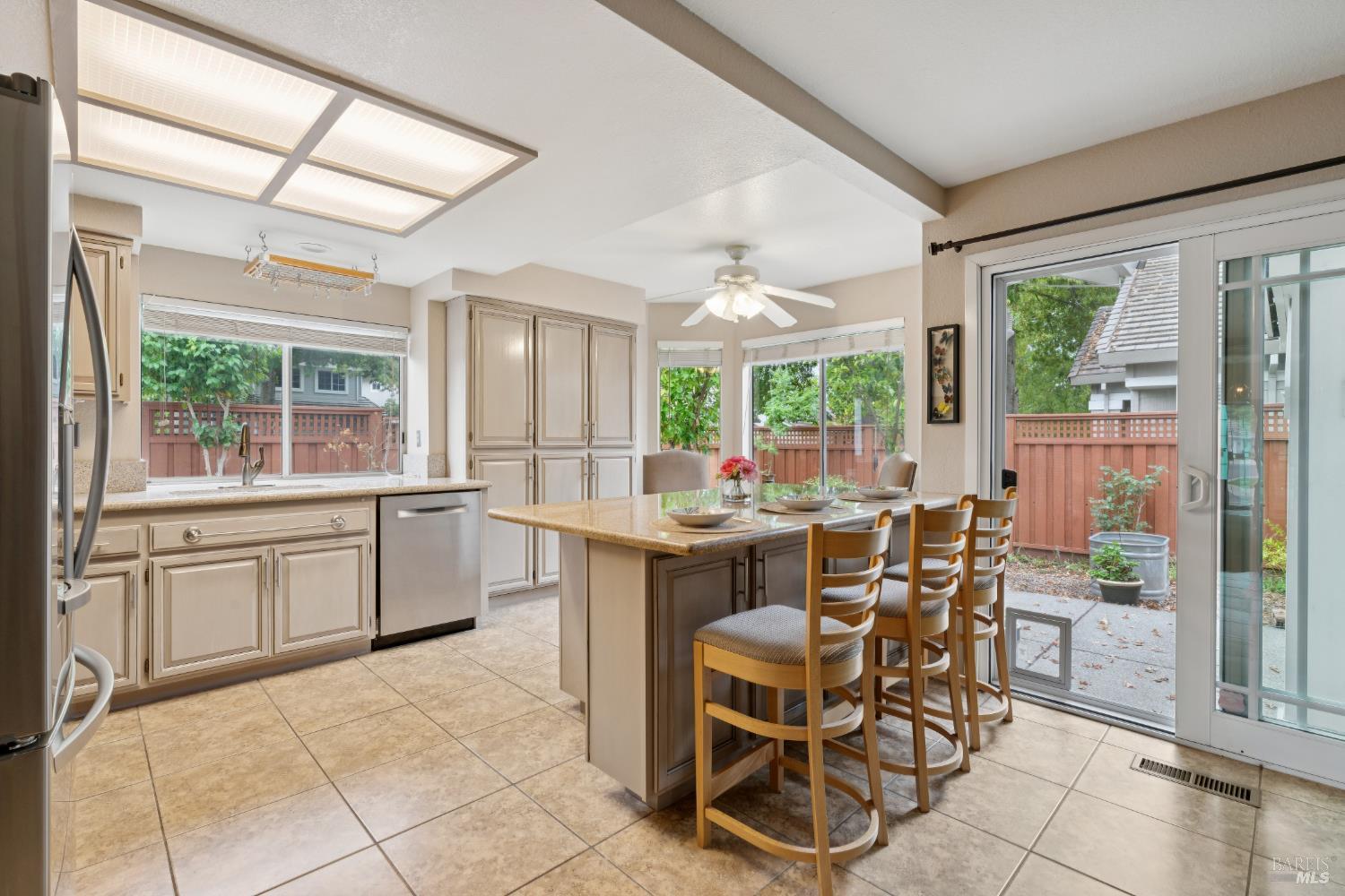 Detail Gallery Image 21 of 56 For 8501 Shadetree Dr, Windsor,  CA 95492 - 4 Beds | 3 Baths