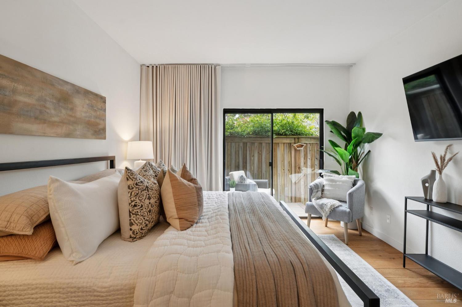 Detail Gallery Image 29 of 54 For 121 Eucalyptus Knoll St, Mill Valley,  CA 94941 - 2 Beds | 2 Baths