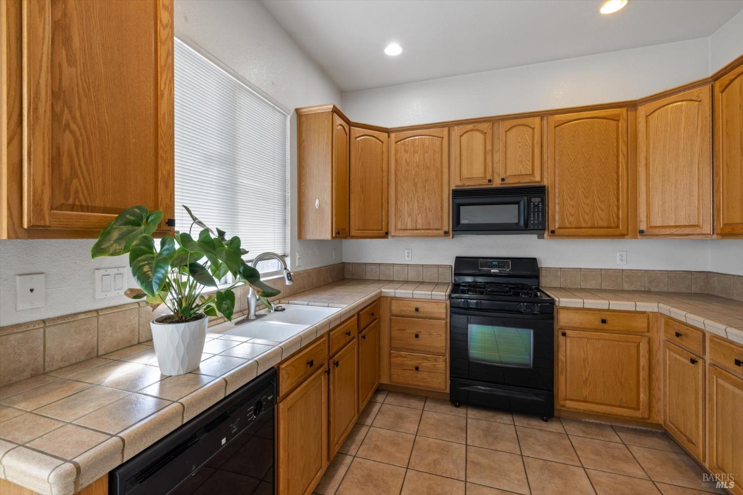 Detail Gallery Image 20 of 55 For 1651 Little Rock Cir, Suisun City,  CA 94585 - 3 Beds | 2 Baths