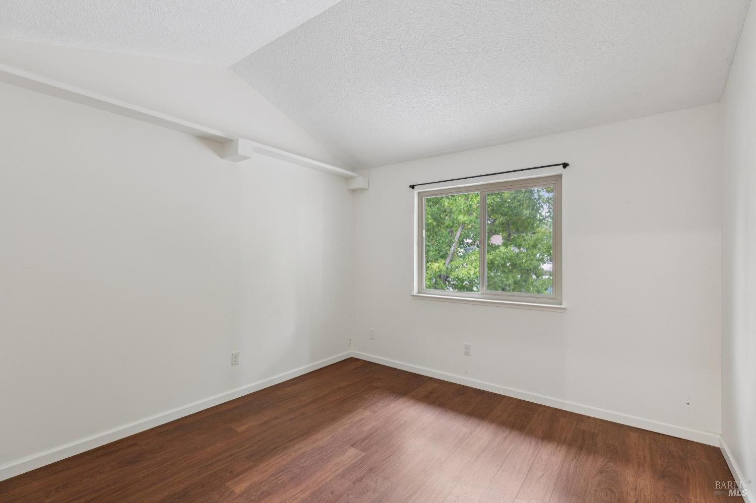 Detail Gallery Image 24 of 33 For 602 Marylyn Cir, Petaluma,  CA 94954 - 3 Beds | 2/1 Baths