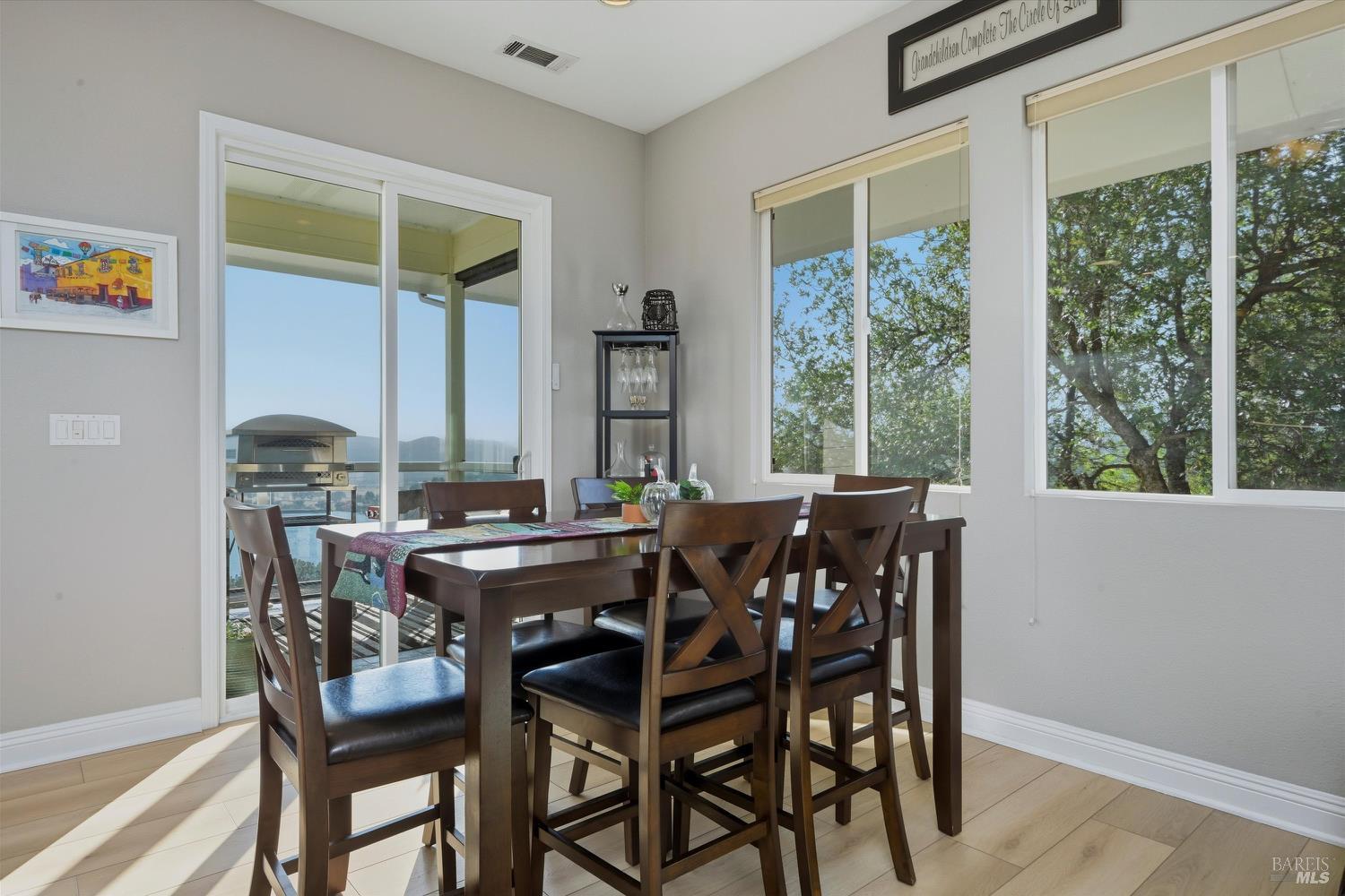 Detail Gallery Image 22 of 79 For 18530 Glenwood Rd, Hidden Valley Lake,  CA 95467 - 3 Beds | 3/1 Baths