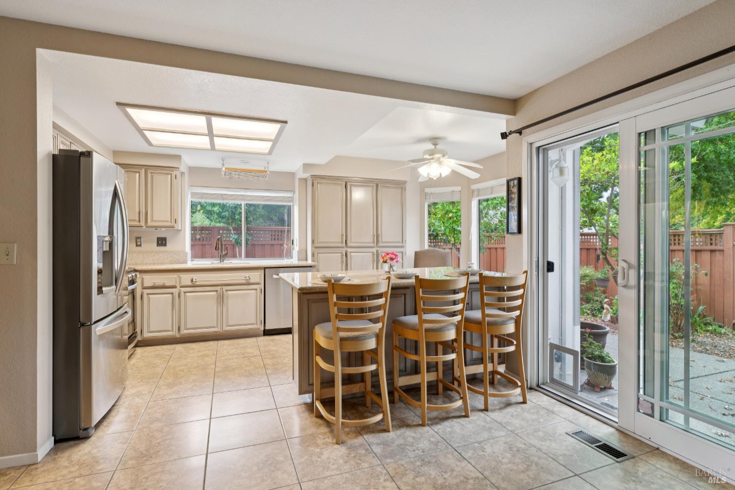 Detail Gallery Image 19 of 56 For 8501 Shadetree Dr, Windsor,  CA 95492 - 4 Beds | 3 Baths