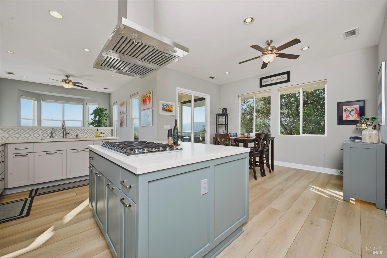 Detail Gallery Image 16 of 79 For 18530 Glenwood Rd, Hidden Valley Lake,  CA 95467 - 3 Beds | 3/1 Baths