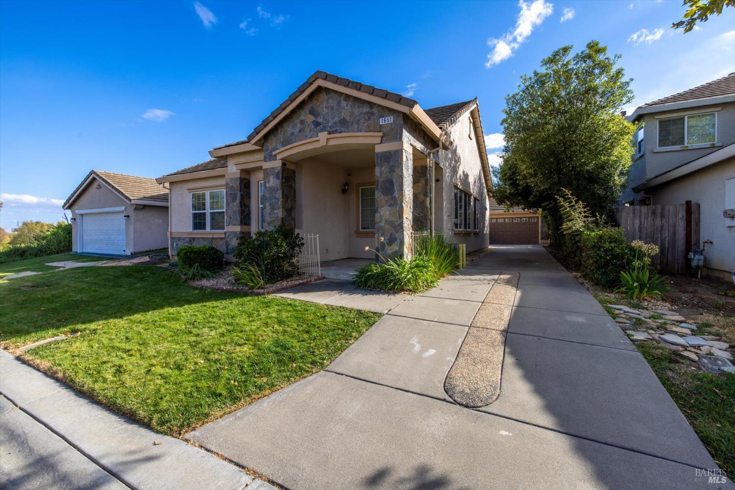 Detail Gallery Image 5 of 55 For 1651 Little Rock Cir, Suisun City,  CA 94585 - 3 Beds | 2 Baths