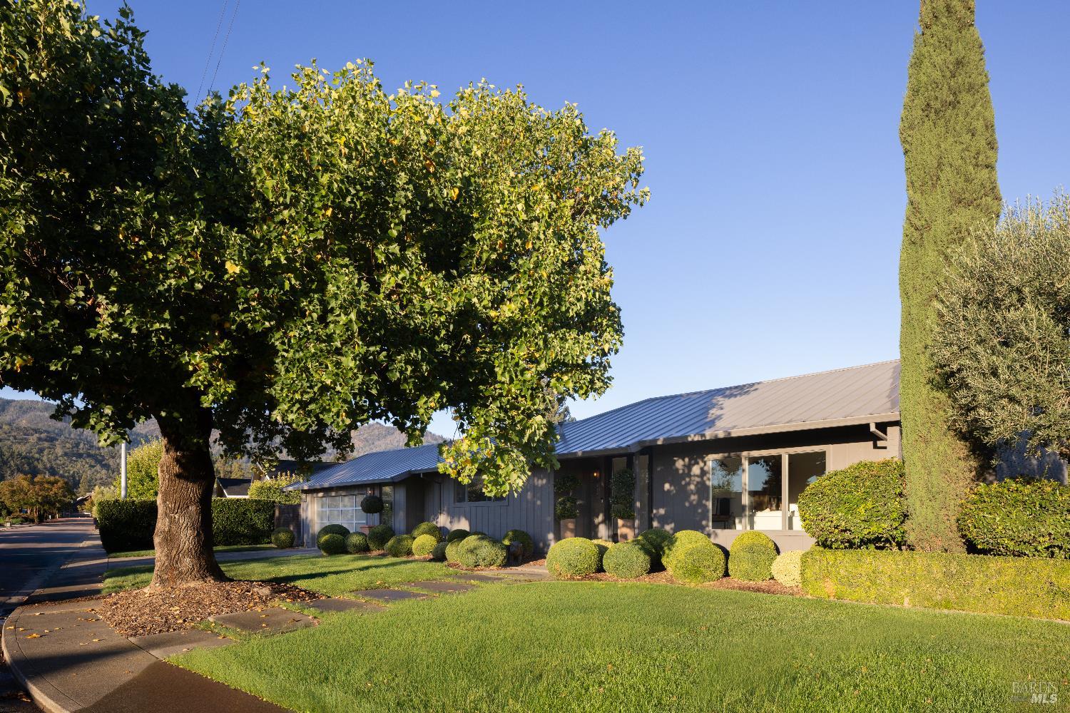 Detail Gallery Image 2 of 39 For 1594 Arrowhead Dr, Saint Helena,  CA 94574 - 3 Beds | 2 Baths