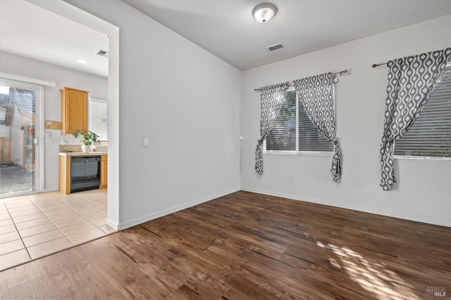 Detail Gallery Image 16 of 55 For 1651 Little Rock Cir, Suisun City,  CA 94585 - 3 Beds | 2 Baths