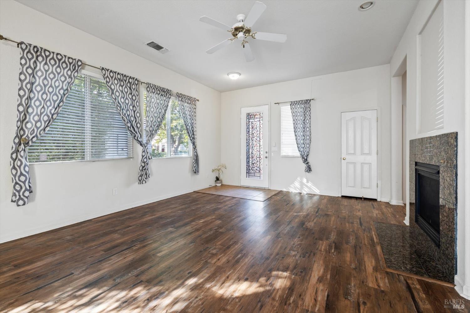 Detail Gallery Image 14 of 55 For 1651 Little Rock Cir, Suisun City,  CA 94585 - 3 Beds | 2 Baths