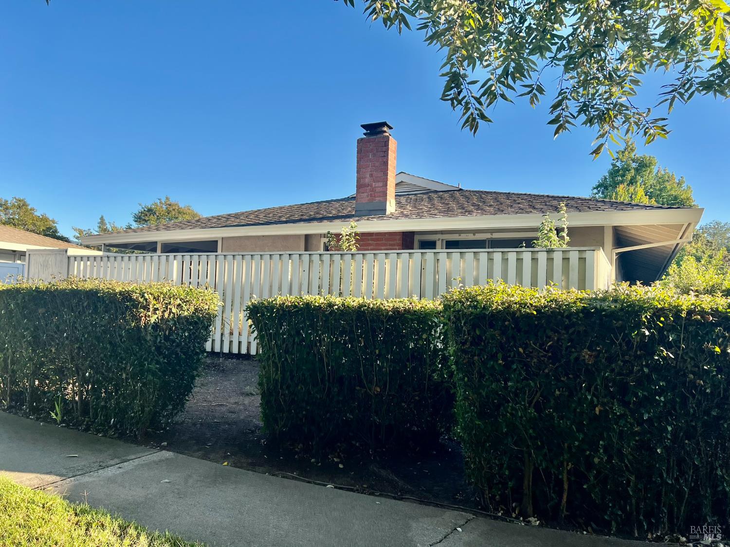 Detail Gallery Image 3 of 16 For 28 Belvedere Ct, Napa,  CA 94559 - 3 Beds | 2 Baths