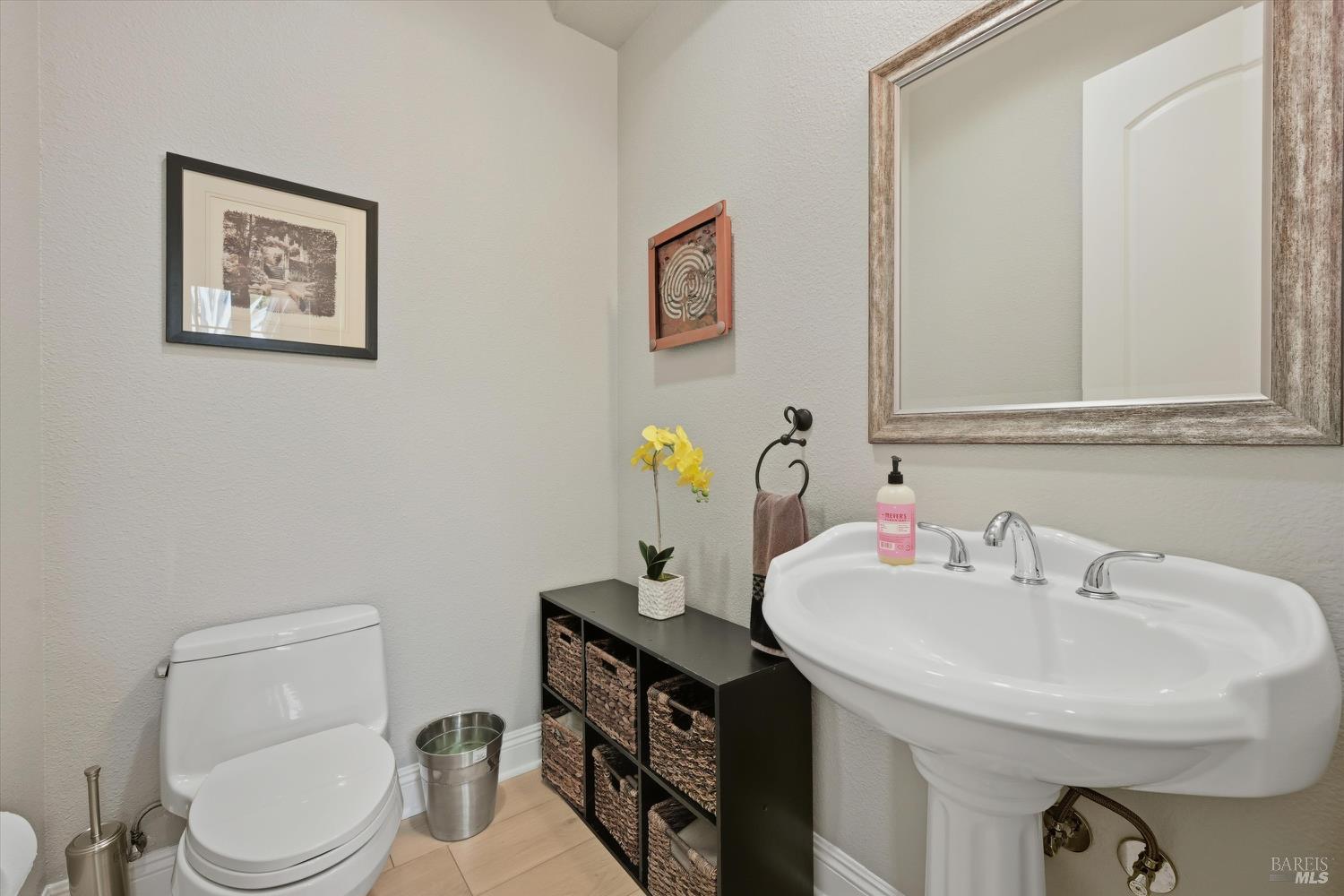 Detail Gallery Image 24 of 79 For 18530 Glenwood Rd, Hidden Valley Lake,  CA 95467 - 3 Beds | 3/1 Baths