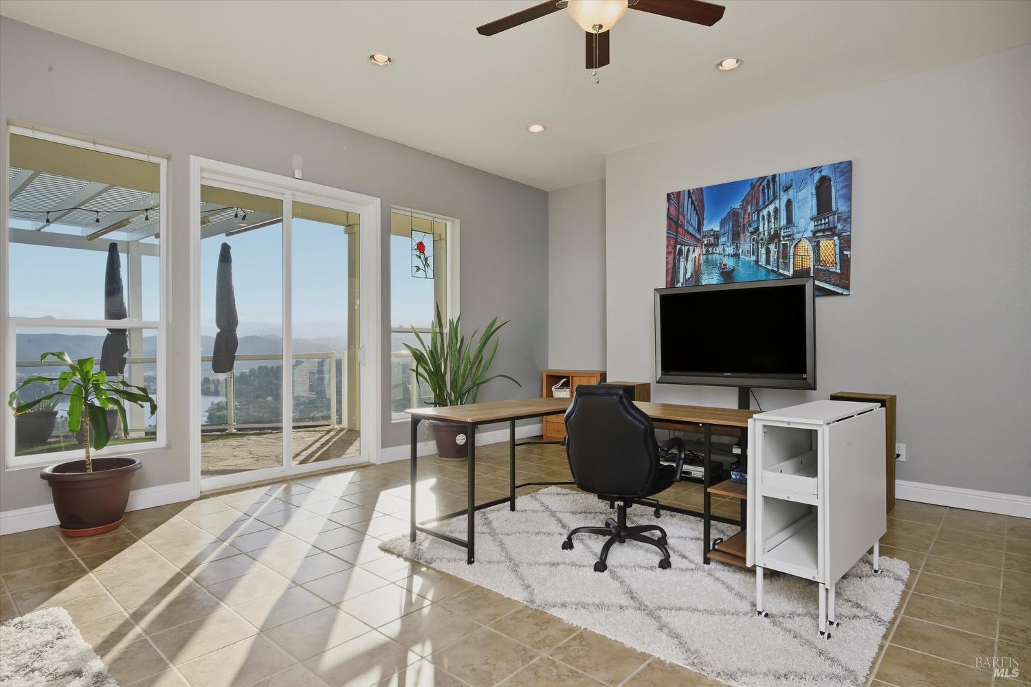 Detail Gallery Image 39 of 79 For 18530 Glenwood Rd, Hidden Valley Lake,  CA 95467 - 3 Beds | 3/1 Baths