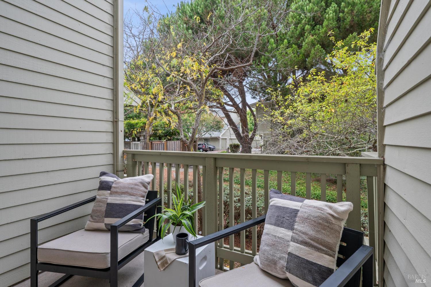 Detail Gallery Image 16 of 54 For 121 Eucalyptus Knoll St, Mill Valley,  CA 94941 - 2 Beds | 2 Baths