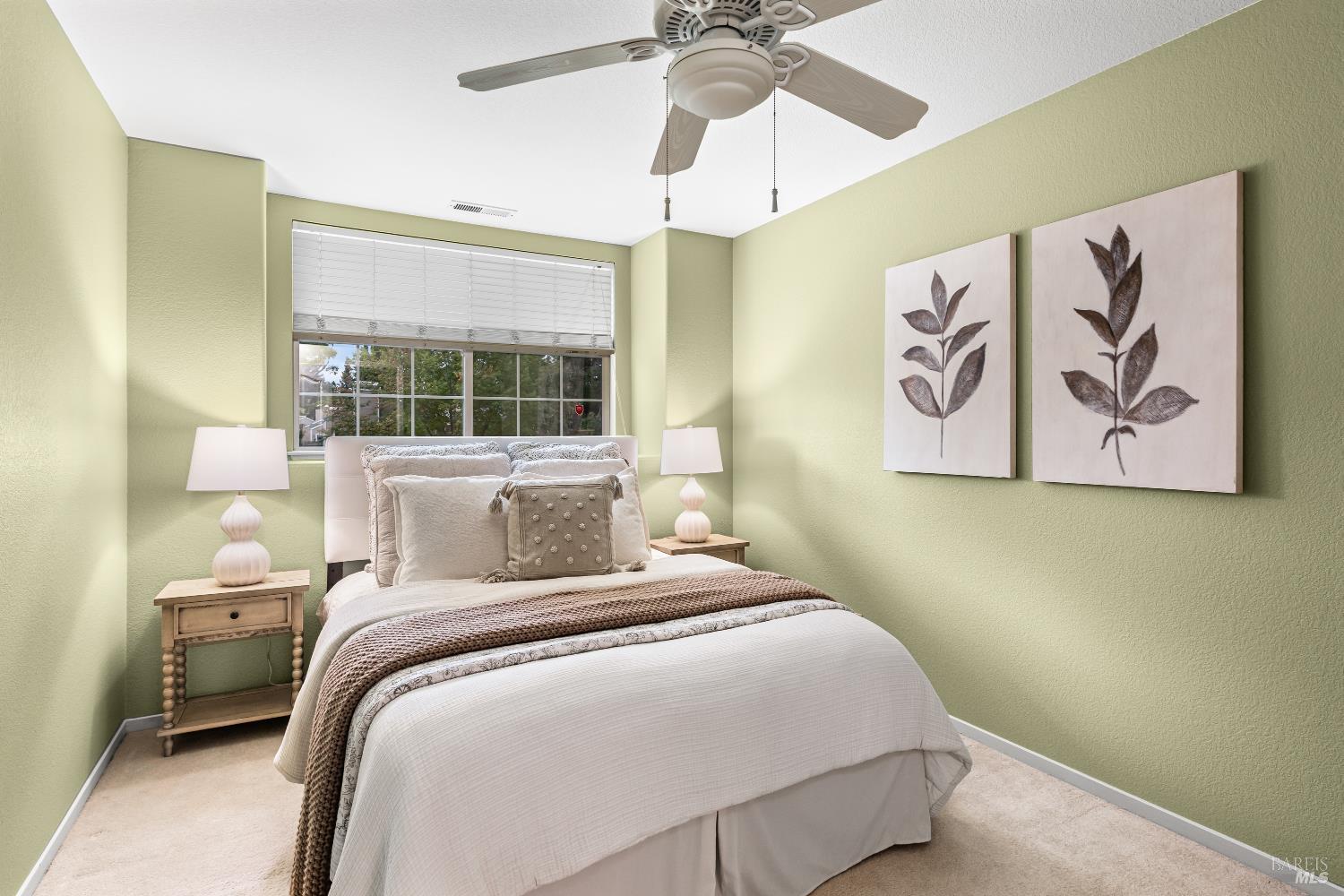 Detail Gallery Image 28 of 36 For 906 Woodlake Dr, Santa Rosa,  CA 95405 - 3 Beds | 2/1 Baths