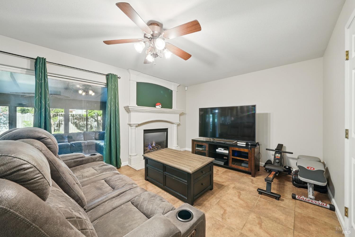 Detail Gallery Image 7 of 25 For 819 Bluejay Dr, Suisun City,  CA 94585 - 4 Beds | 2/1 Baths