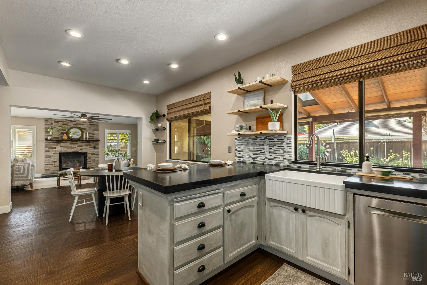 Detail Gallery Image 18 of 56 For 206 Willow Green Way, Vacaville,  CA 95687 - 5 Beds | 3 Baths