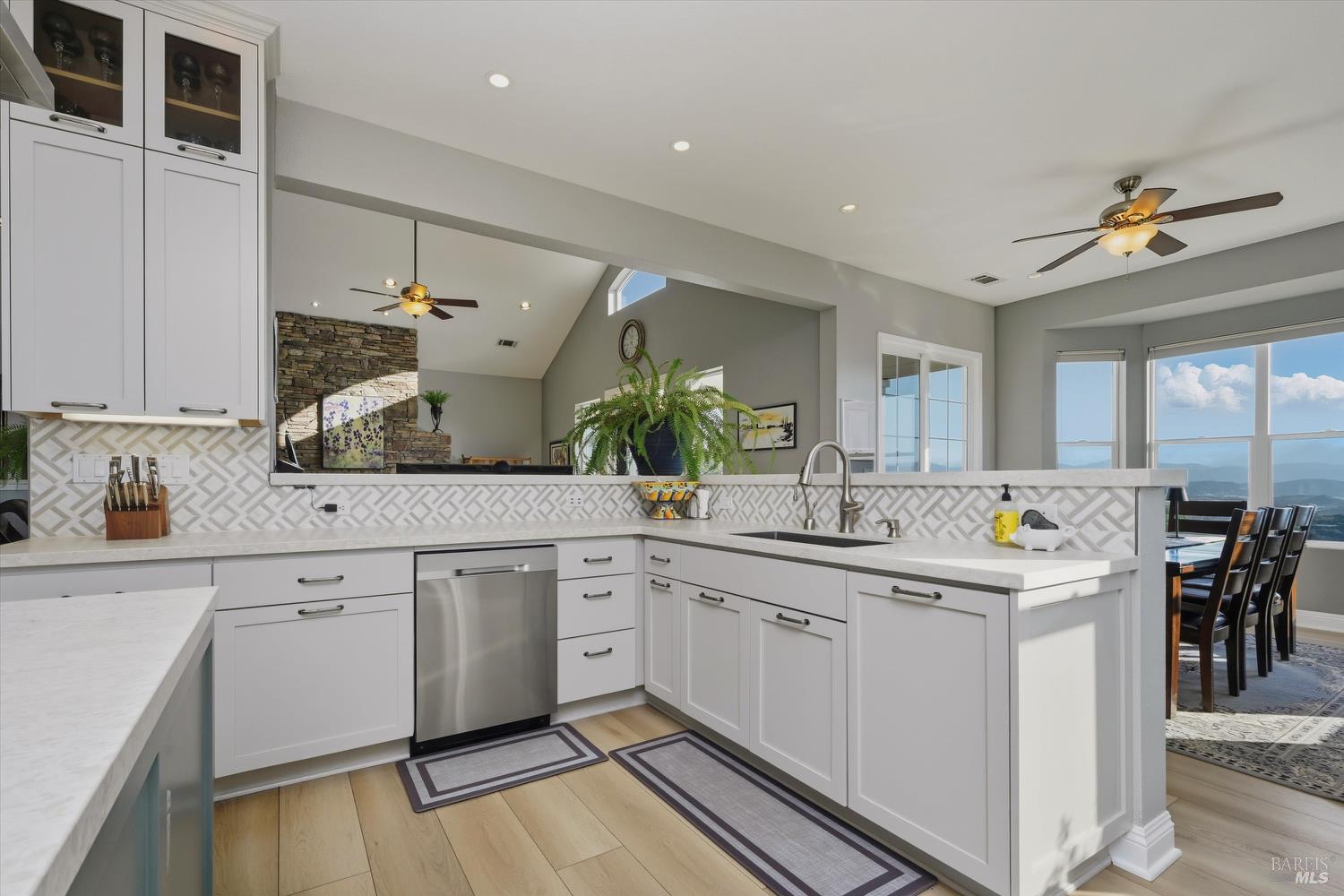 Detail Gallery Image 18 of 79 For 18530 Glenwood Rd, Hidden Valley Lake,  CA 95467 - 3 Beds | 3/1 Baths