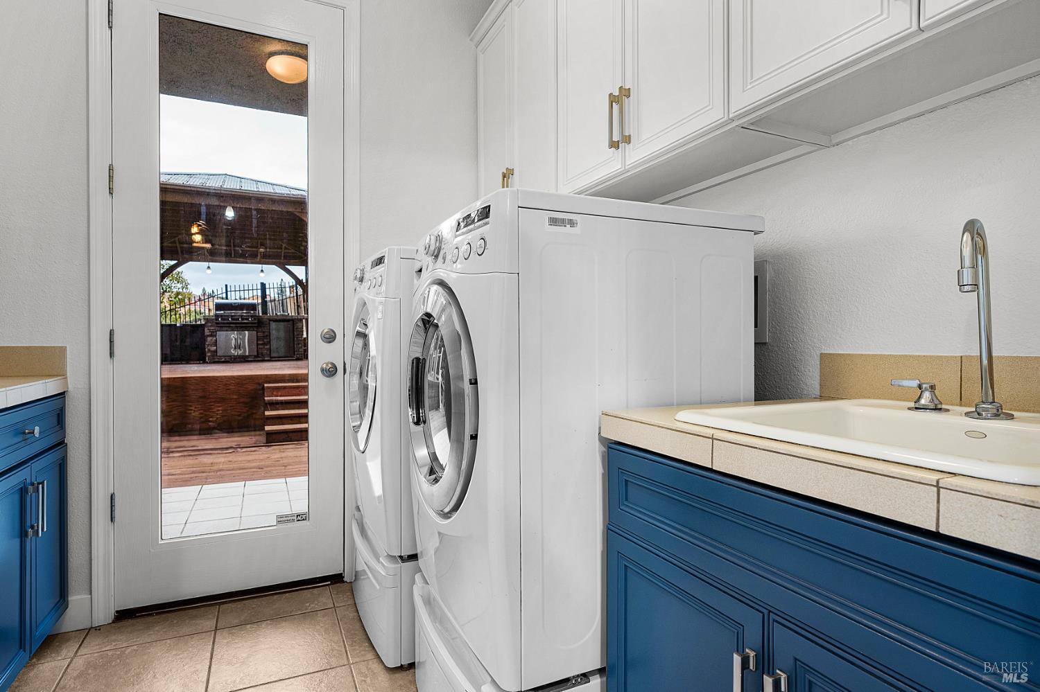 Detail Gallery Image 13 of 71 For 3428 Lake Park Ct, Santa Rosa,  CA 95403 - 4 Beds | 3/1 Baths