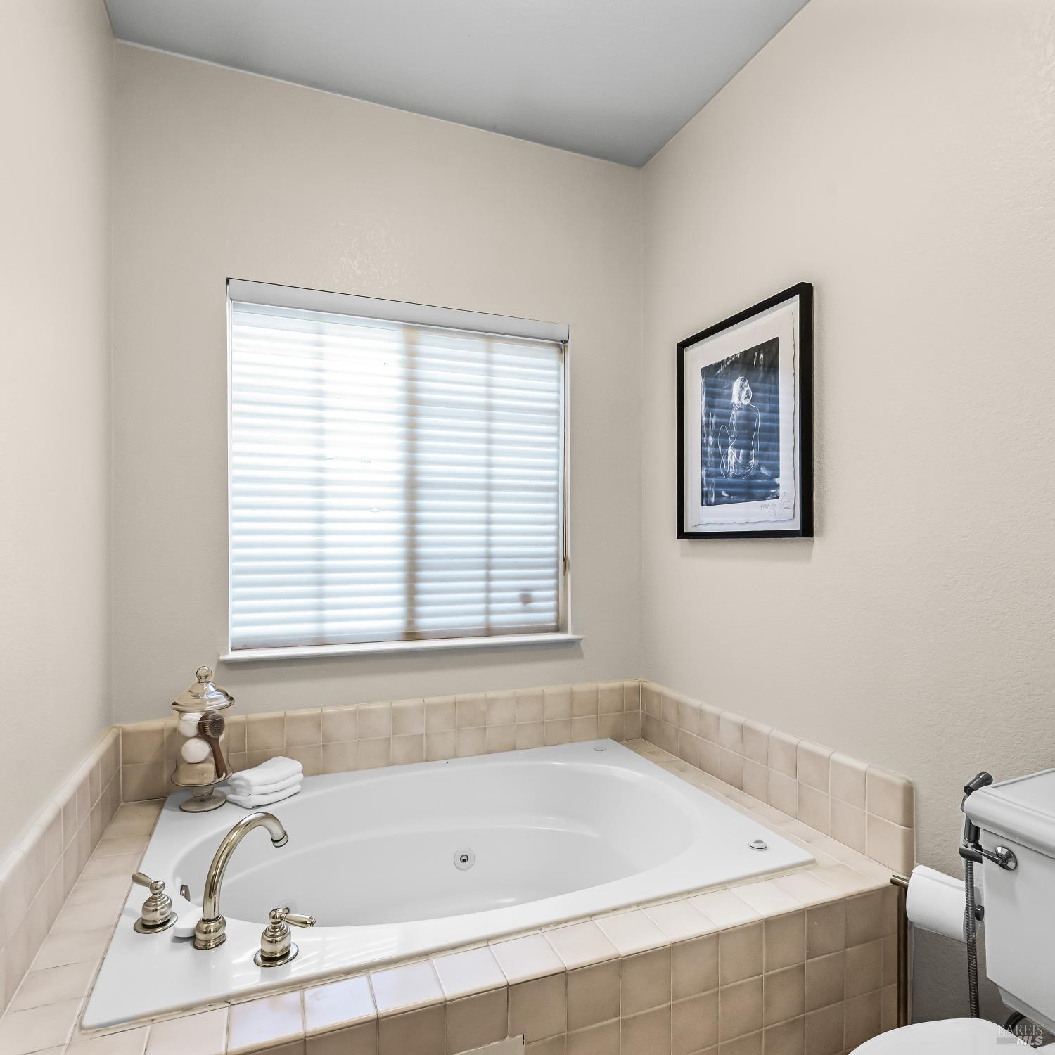 Detail Gallery Image 22 of 36 For 906 Woodlake Dr, Santa Rosa,  CA 95405 - 3 Beds | 2/1 Baths