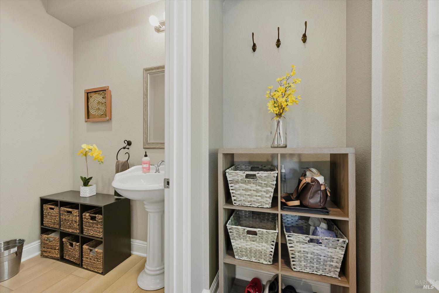 Detail Gallery Image 23 of 79 For 18530 Glenwood Rd, Hidden Valley Lake,  CA 95467 - 3 Beds | 3/1 Baths