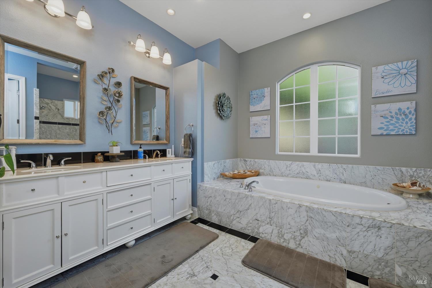 Detail Gallery Image 26 of 79 For 18530 Glenwood Rd, Hidden Valley Lake,  CA 95467 - 3 Beds | 3/1 Baths