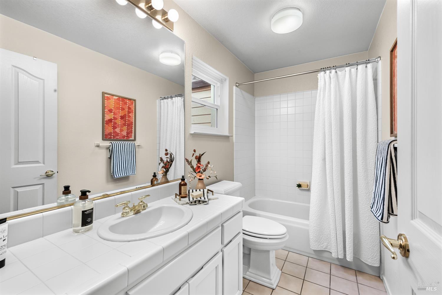 Detail Gallery Image 27 of 36 For 906 Woodlake Dr, Santa Rosa,  CA 95405 - 3 Beds | 2/1 Baths