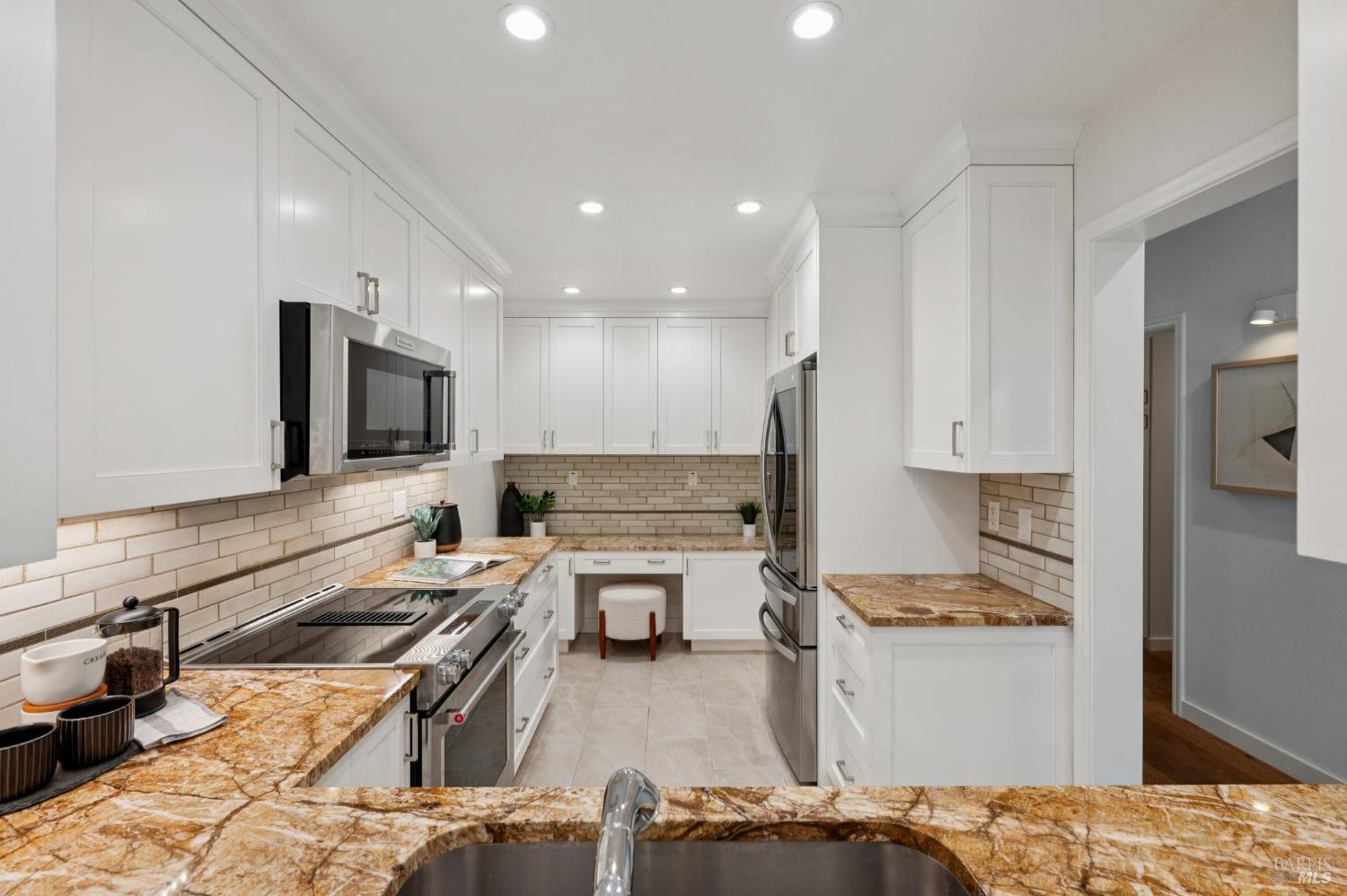 Detail Gallery Image 24 of 54 For 121 Eucalyptus Knoll St, Mill Valley,  CA 94941 - 2 Beds | 2 Baths