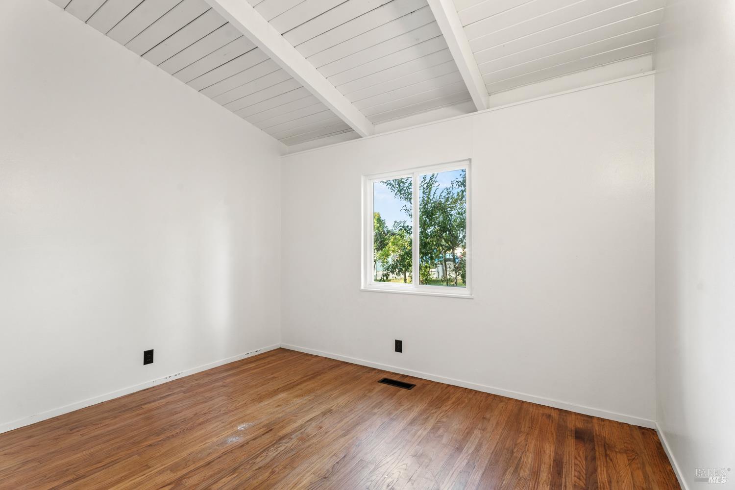 Detail Gallery Image 9 of 19 For 77 Hazel St, Willits,  CA 95490 - 4 Beds | 1/1 Baths