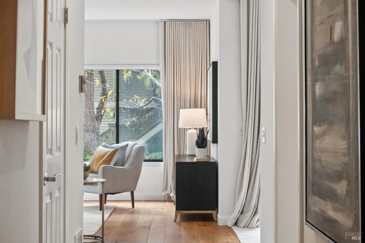 Detail Gallery Image 2 of 54 For 121 Eucalyptus Knoll St, Mill Valley,  CA 94941 - 2 Beds | 2 Baths