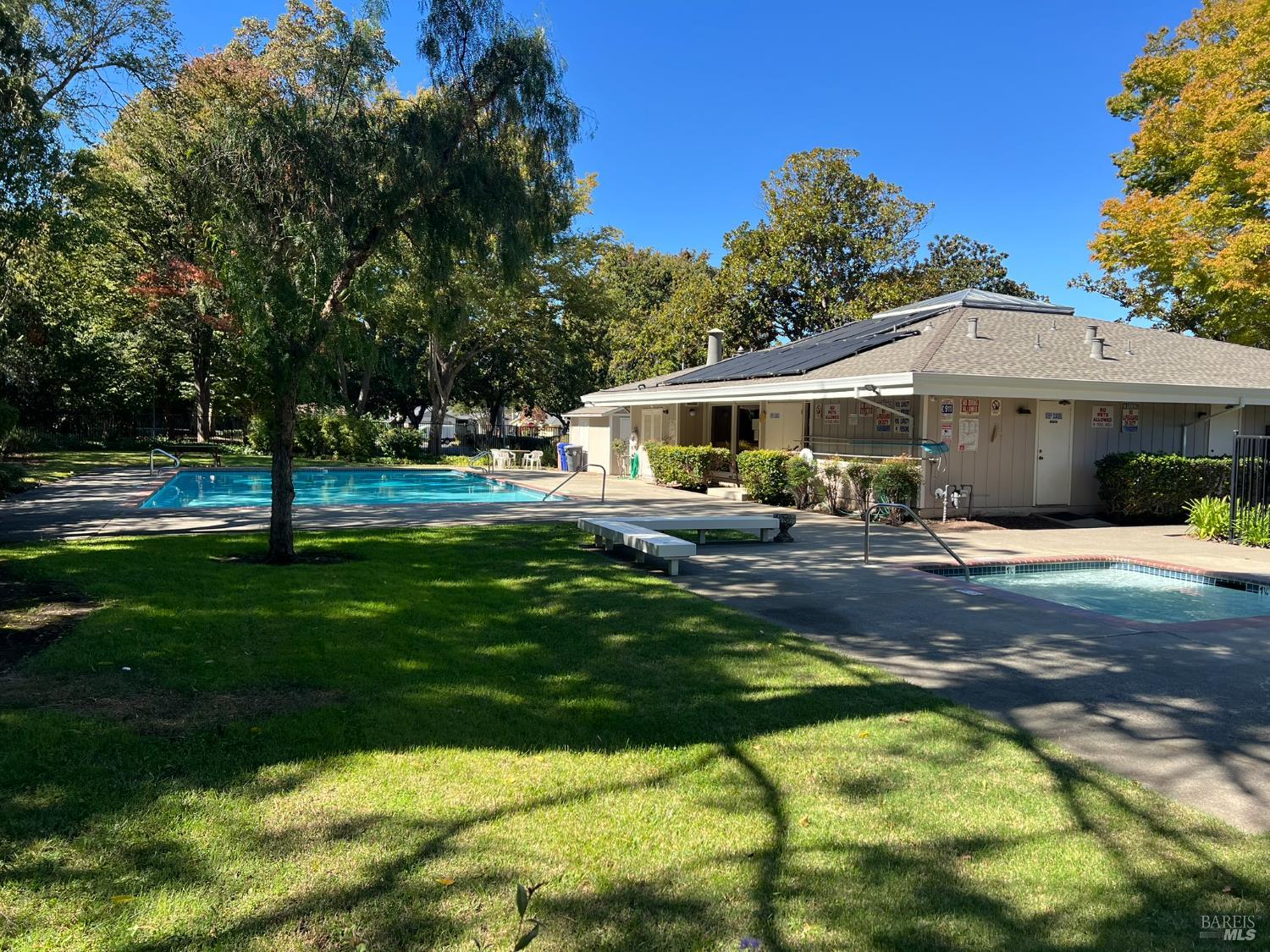 Detail Gallery Image 9 of 16 For 28 Belvedere Ct, Napa,  CA 94559 - 3 Beds | 2 Baths