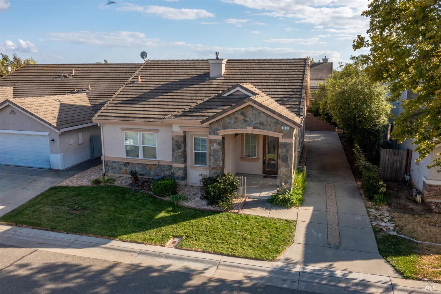 Detail Gallery Image 8 of 55 For 1651 Little Rock Cir, Suisun City,  CA 94585 - 3 Beds | 2 Baths