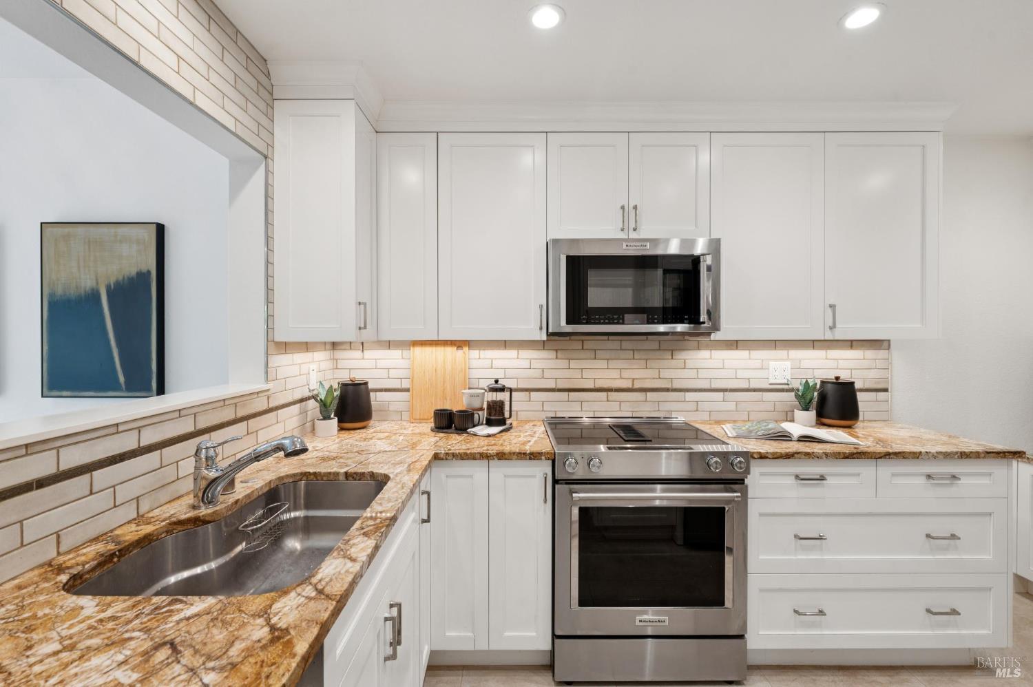 Detail Gallery Image 25 of 54 For 121 Eucalyptus Knoll St, Mill Valley,  CA 94941 - 2 Beds | 2 Baths