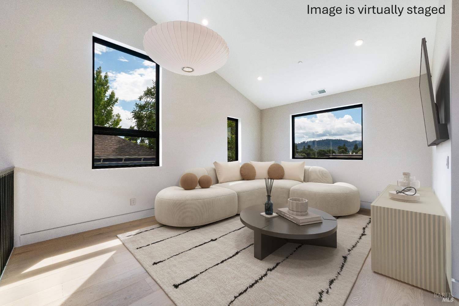 Detail Gallery Image 18 of 33 For 983 Grove St, Healdsburg,  CA 95448 - 5 Beds | 5/3 Baths