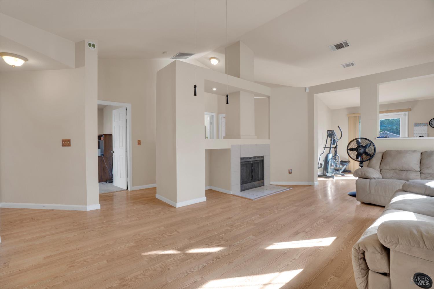 Detail Gallery Image 10 of 41 For 414 Bauman Dr, Suisun City,  CA 94585 - 3 Beds | 2 Baths