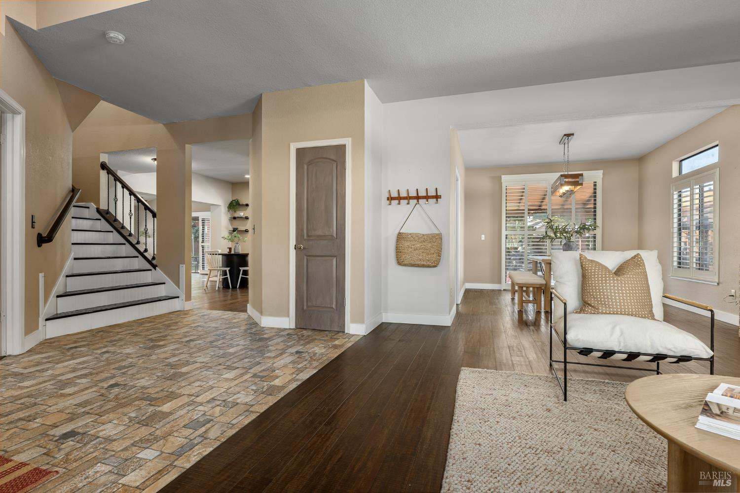 Detail Gallery Image 12 of 56 For 206 Willow Green Way, Vacaville,  CA 95687 - 5 Beds | 3 Baths