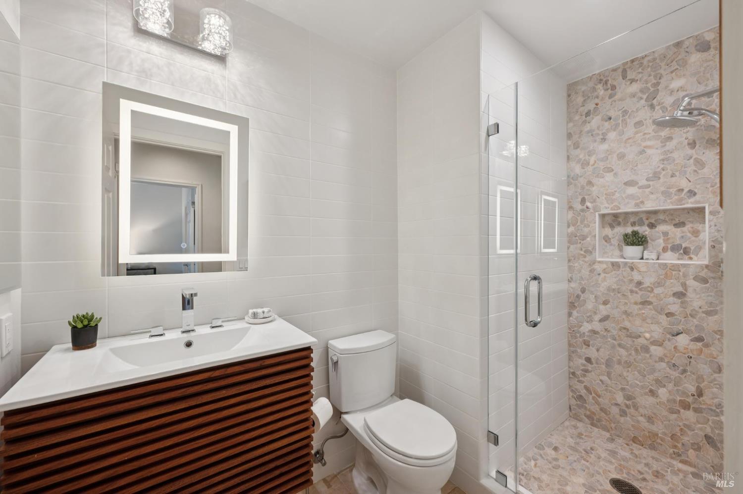 Detail Gallery Image 40 of 54 For 121 Eucalyptus Knoll St, Mill Valley,  CA 94941 - 2 Beds | 2 Baths