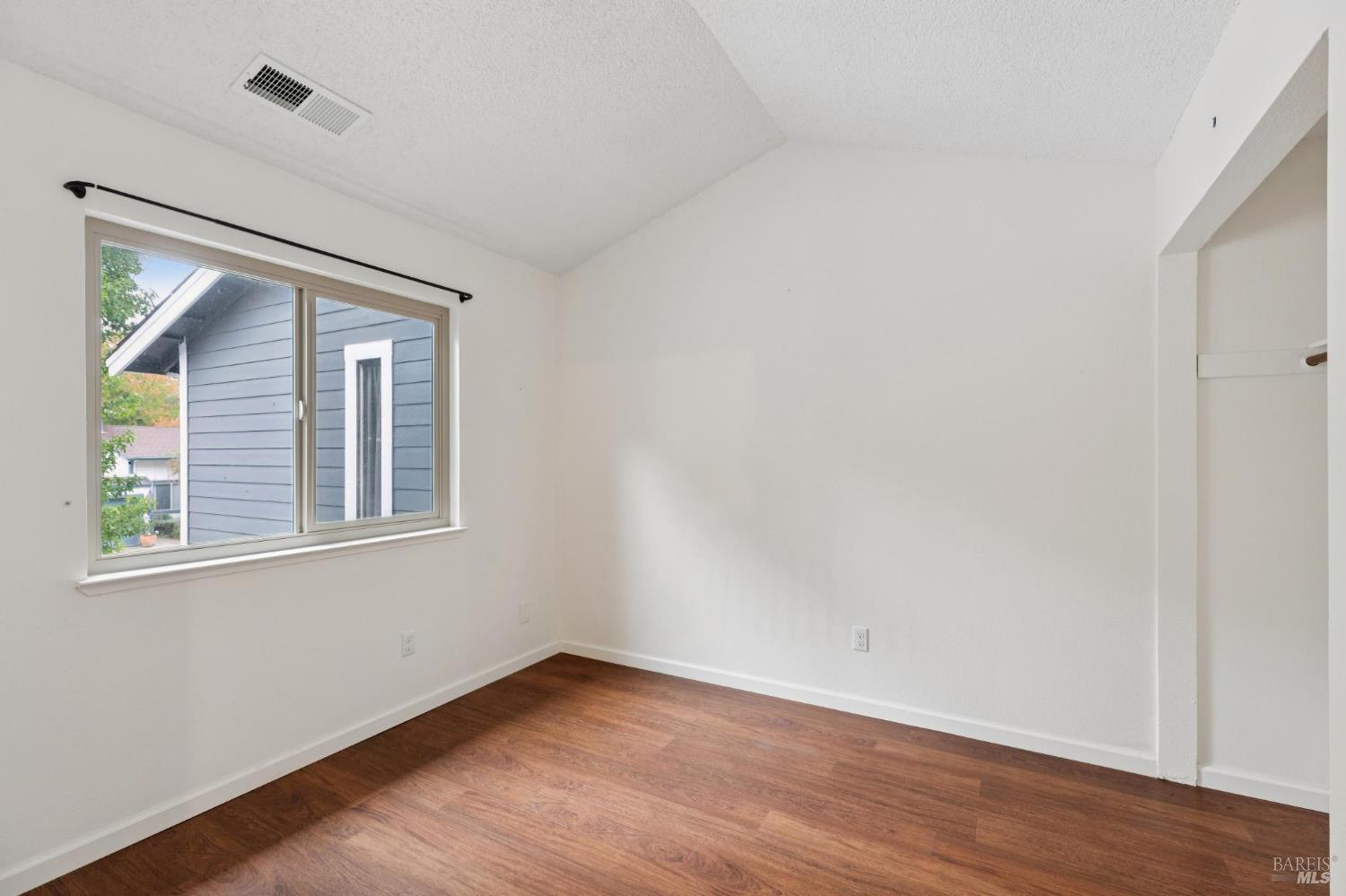 Detail Gallery Image 27 of 33 For 602 Marylyn Cir, Petaluma,  CA 94954 - 3 Beds | 2/1 Baths