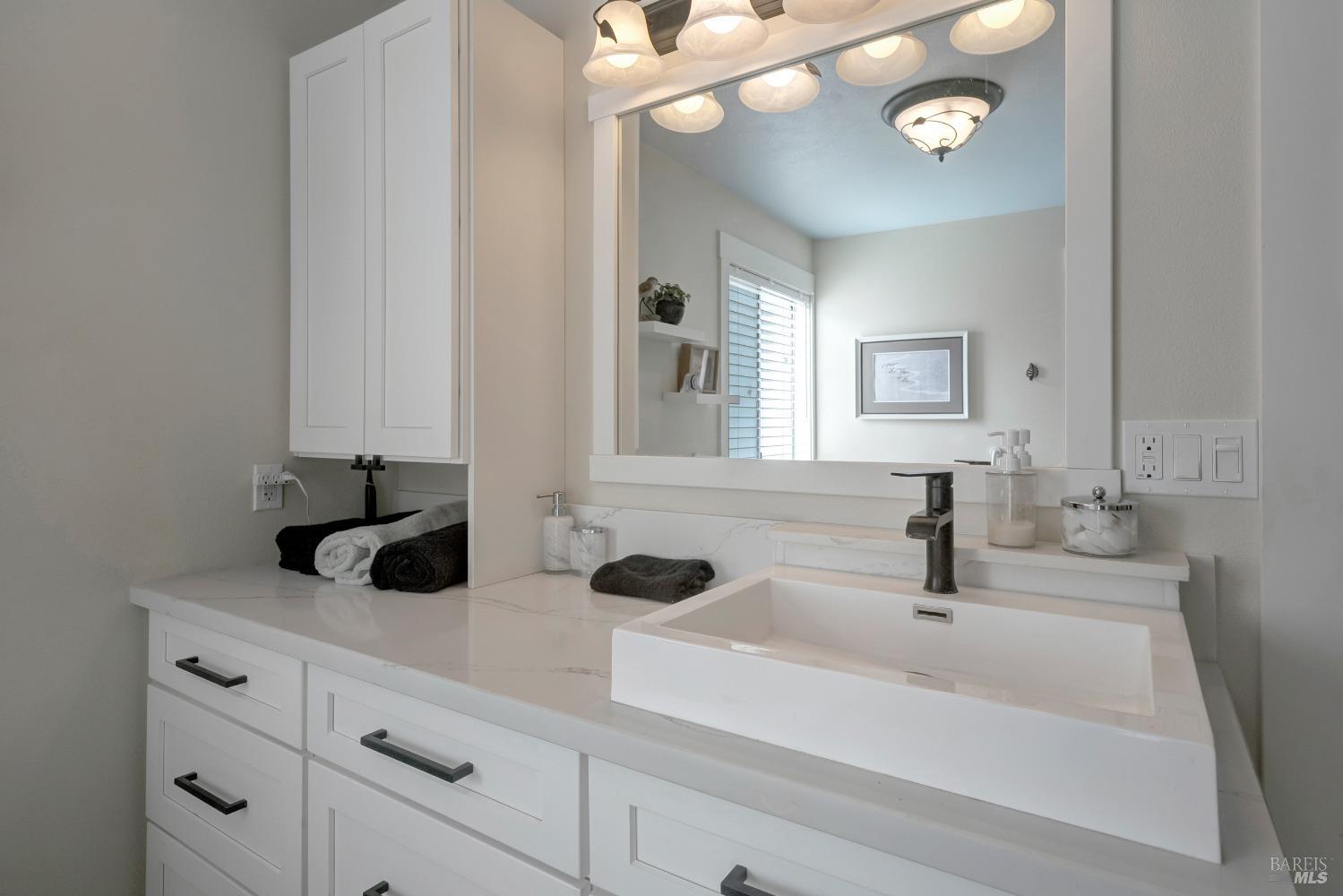 Detail Gallery Image 27 of 61 For 16675 Mountain View Dr, Cobb,  CA 95426 - 4 Beds | 3 Baths