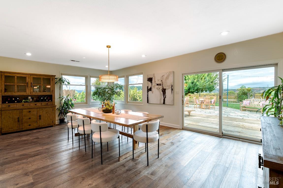 Detail Gallery Image 10 of 28 For 133 Montego Key, Novato,  CA 94949 - 3 Beds | 3 Baths