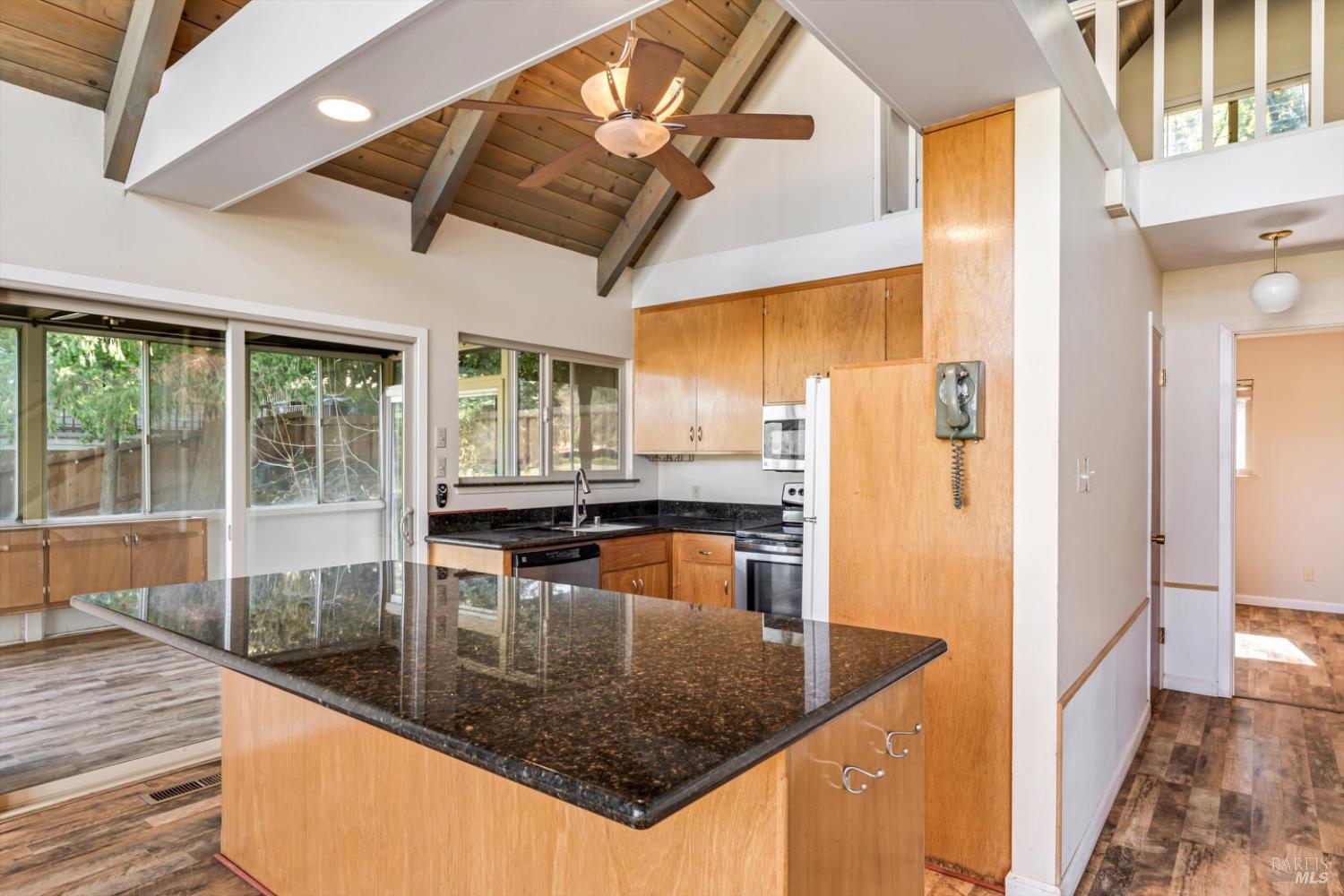 Detail Gallery Image 9 of 28 For 2992 Buckingham Dr, Kelseyville,  CA 95451 - 3 Beds | 2/1 Baths