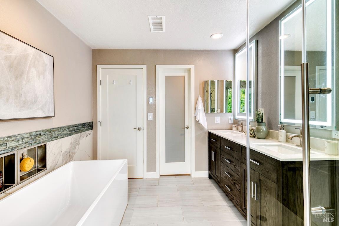 Detail Gallery Image 13 of 28 For 133 Montego Key, Novato,  CA 94949 - 3 Beds | 3 Baths